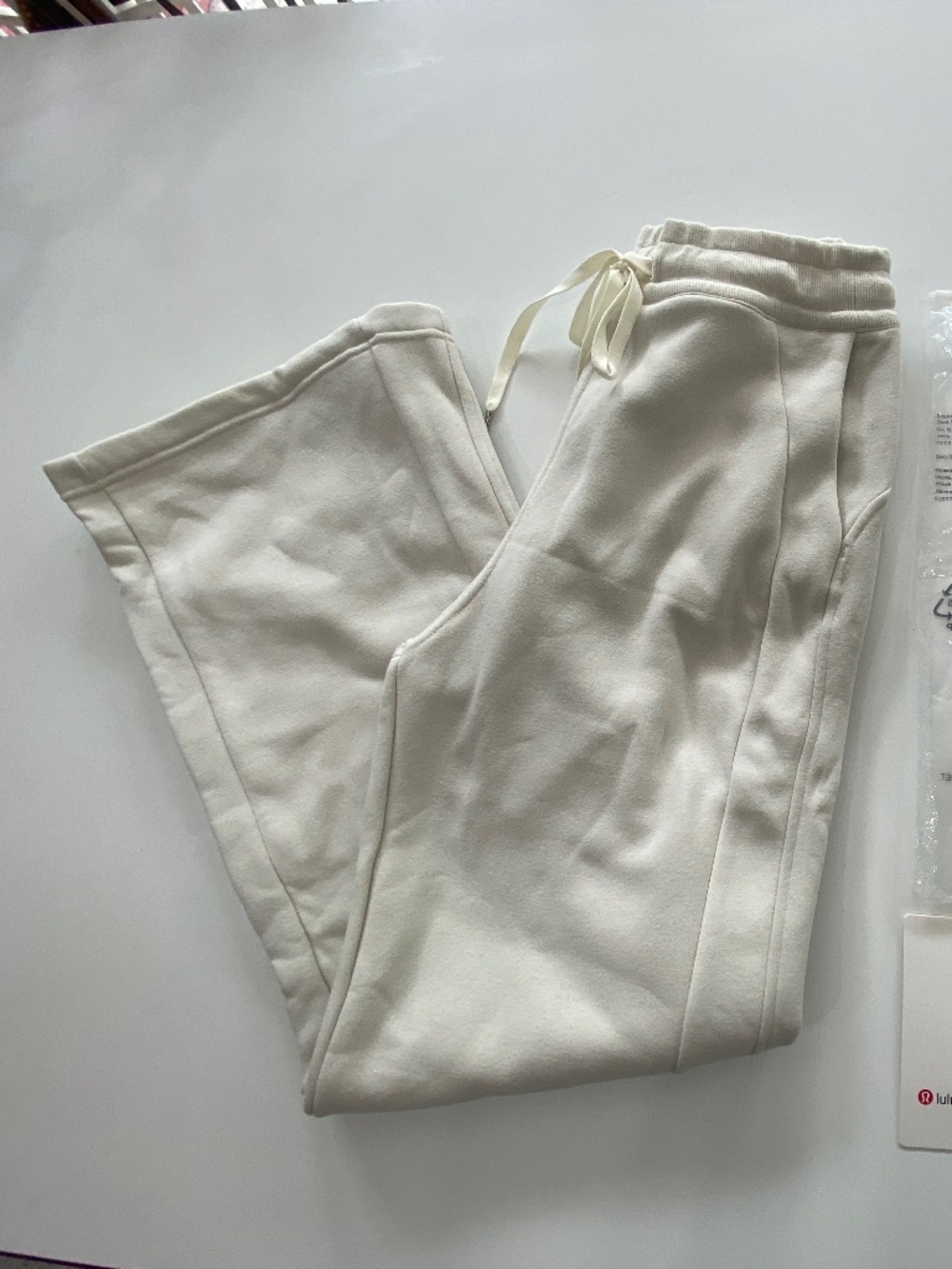 Lululemon beige size 6 wide leg sweat pants